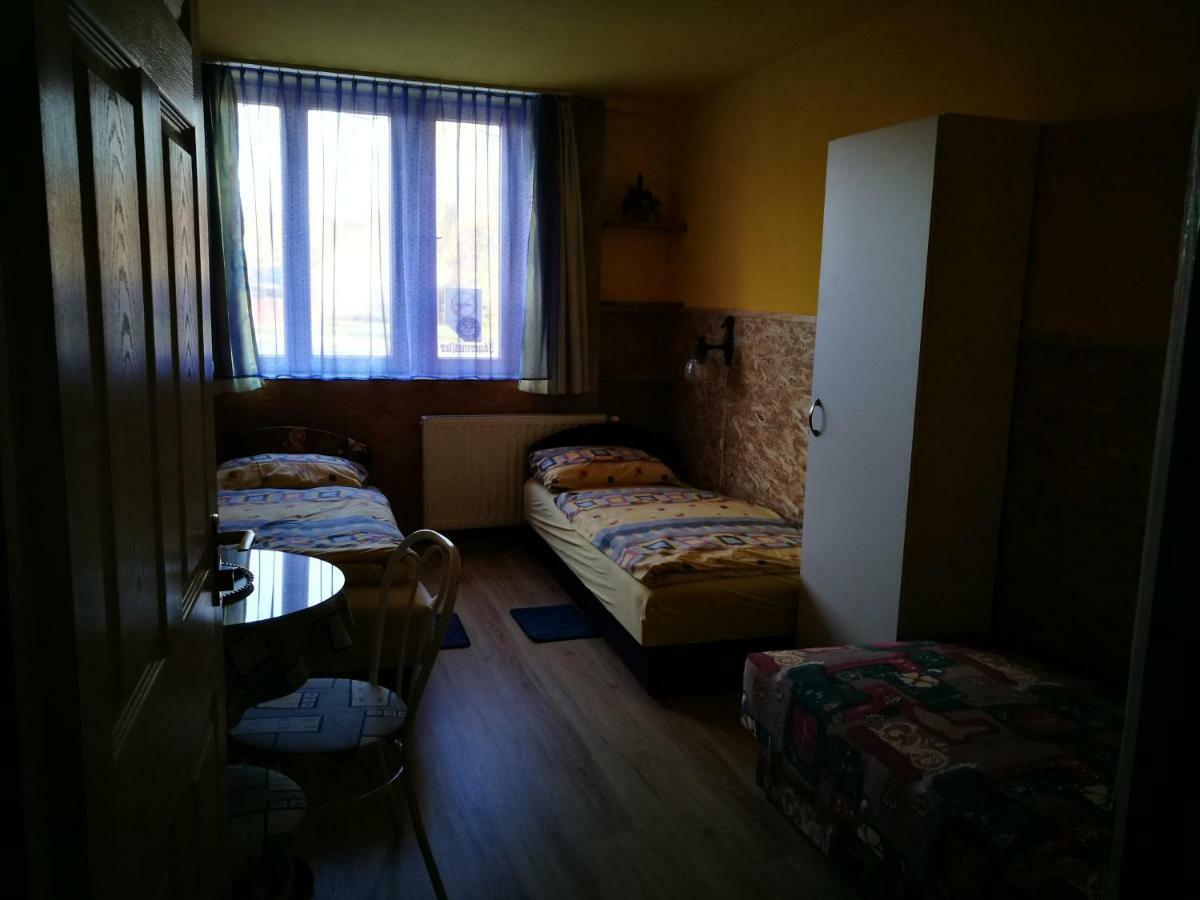 Paterdombi Vendeghaz Hotell Zalaegerszeg Exteriör bild